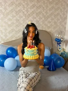 skyyfoxpraga Happy birthday to me. 🎉🥳🩷 Immagine  9