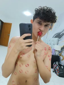 Nathan_Bluee Getting ready for Valentine's Day 사진 3