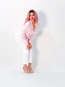 NaomiSainz Cute Pink Girl 사진