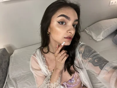 Morena_DolceのWill you suck my finger?の 5枚の写真