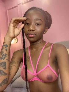 Rihana_hot01: 🔥🔥🔥🔥 ( 3 фото)