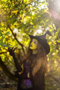 IrisMonn A little witchcraft, a little mystery...🕷️🍃 Pic 2