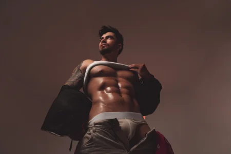 Brad_Summer a male catalog model Pic 2