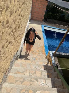 elena_wolff Where water runs and temptation increases.👿🤯 Billede 2