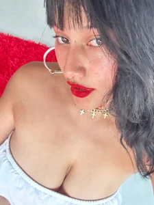 brunne_eva Does my red mouth make you feel like it? 😍 Pic 7