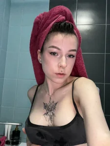 Eva_Collinss After a HOT shower Pic