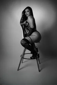 Sexy on the chair🖤