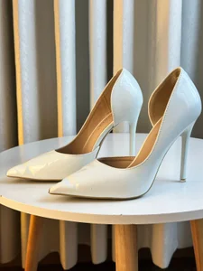 missmegann This is how I walk… straight into your fantasies Foto 3