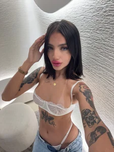 PeytonReedsのSexy casualの 3枚の写真