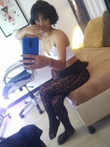 I love these black stockings with flowers—they’re so sexy! od Jenay_Rosse  4 snímek