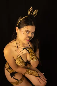 Get to know my wild side; do you dare try to tame me? 🧡🔥 od CataSky__  3 snímek