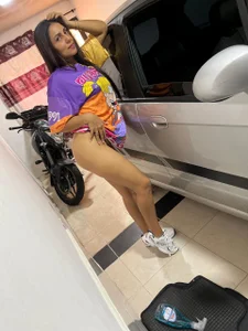 KatiaMoore Tempting and Seductive Pic 5