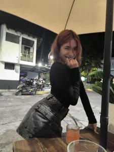 AlliciaKim Shall we have a drink together?🍻 টি ছবি