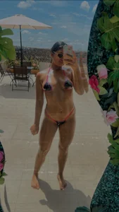 Isa_squirt1 Tanning afternoon Foto 3