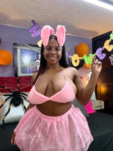 KatieGomez Bunny chocolate bby 🐰🍫 . fénykép