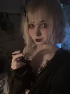 Sindy-Lou Public slika 2