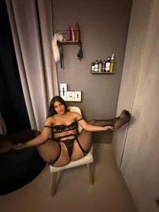 Charlott__V 🖤 Bilde 3