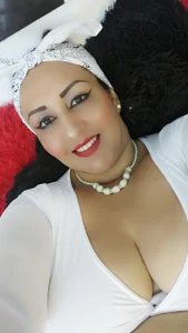 MatureBigCurvy Public Fotka 4