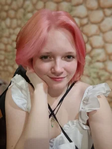 FloraRass The maid) Foto 3