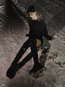 LouiseChavez winter night Pic 4