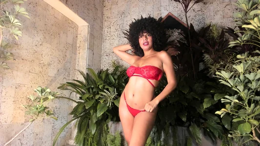 Zdjęcia SheyLopez sexy jardinera:  2