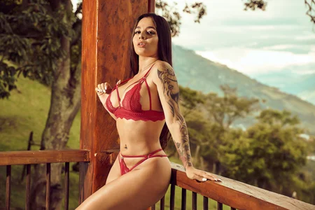 emmy_danielss 💗 Pic 3