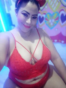 in home de mature_beautifull  2 photos