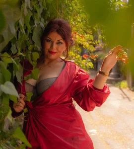 EllenGrace Outdoor pics Pic 3