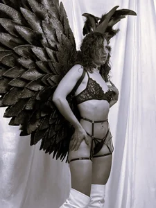 Fallen angel amateur 🪽 de FernandaBrown__  8 Imagens