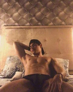 TylerLions kullanıcısının Warm night🔥❤️ albümü -  6 fotoğraf