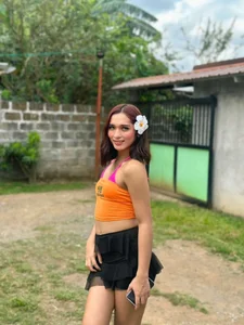 Hoelymorri Public টি ছবি