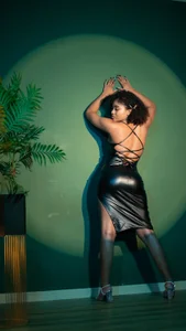 ohrianagibson It seems like an angel fell, now has black wings 😈 Pic 7