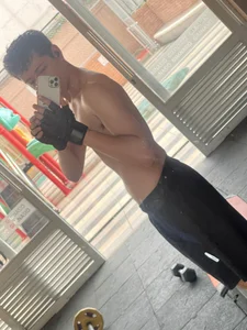 At the gym od unapollogetic  2 snímek