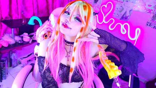 LaytonBoxのur local emo scene grrrrl 𖤐の 6枚の写真