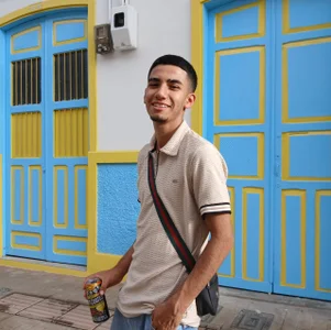 Public od Noah-JONES  3 snímek