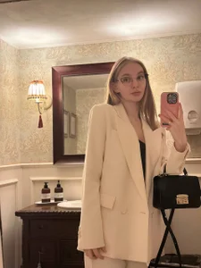 Lili_Lucky Public Pic 8