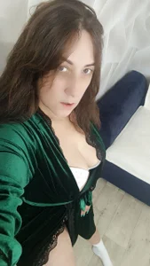 When I'm not on camera, I wear a warm robe. How do you like my new robe that matches the color of my od Sweet_Lanaaaaa  7 snímek