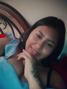 Hot_Rihanna Public Pic 3