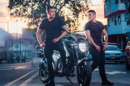 AndyandFranOur Motorbike 🛑 Bild 8