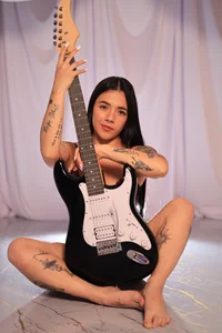 alice_rose5 Strings, curves and temptation🎸🔥 Pic 4