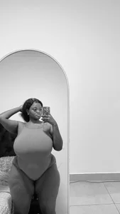 Yung-Missyの🤸🏽‍♂️の 4枚の写真