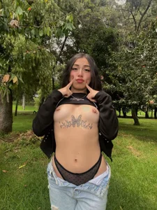 MadyJackson Wouldn't you like to take my clothes off in nature? 🪵😈🍃 Immagine  2