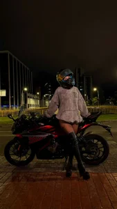 lau_star Biker girl 🌸😘😎 - {count, plural, one {תמונה אחת} two {שתי תמונות} many {# תמונות} other {# תמונות}}