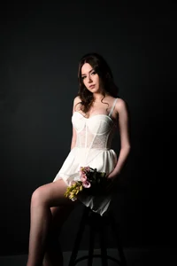 AliceMoreno Blooming Poise Hình