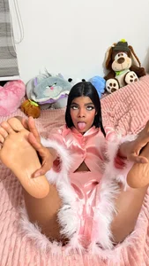 BriannaRoses “These pajamas are unnecessary… when I think of you 😏” Hình 2