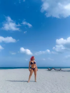 LILIANHOT-milf PHOTOS ON THE BEACH Pic