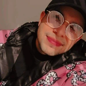 Latin_boy_surprisee Public  3. fénykép