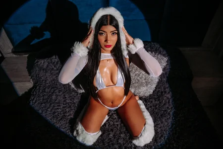 CaseyPiierce Happy start of the year wishes you cute casey Εικόνα 2