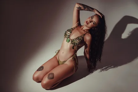 Hot stuff de mssjulia  2 photos