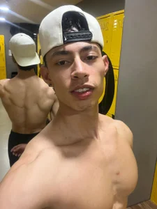 jey_cox23 Not just muscles to admire… but a bed to explore them on 🔥 사진 6